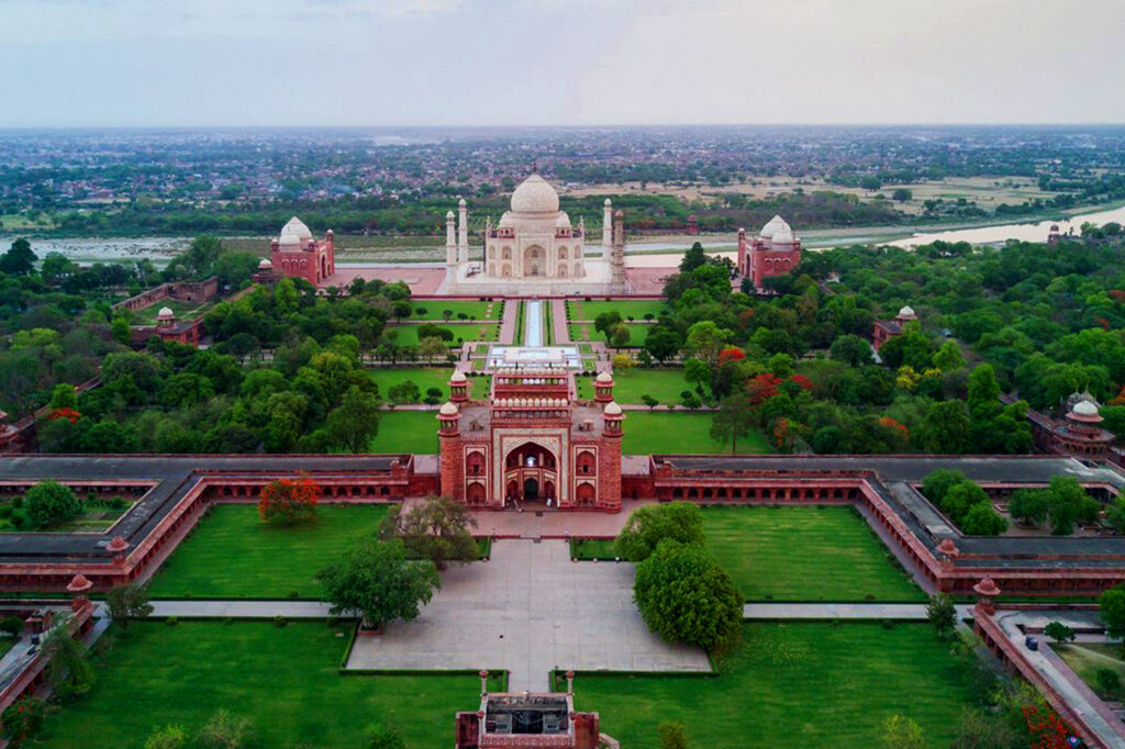 Book Delhi to Udaipur Trip