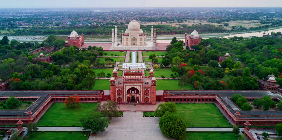 Book Delhi to Udaipur Trip